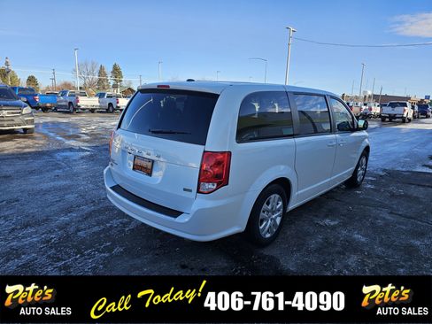 Used 2018 Dodge Grand Caravan SE w/ UConnect Hands-Free Group image 4
