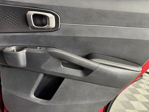 Used 2023 Kia Sorento LX image 40