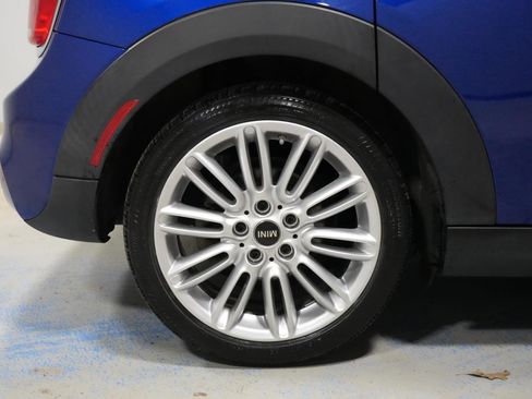 Used 2019 MINI Cooper S w/ Signature Upholstery Package image 33