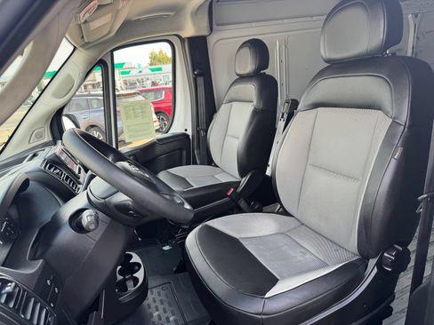 Used 2024 RAM ProMaster 2500 w/ Convenience Group FWD image 12