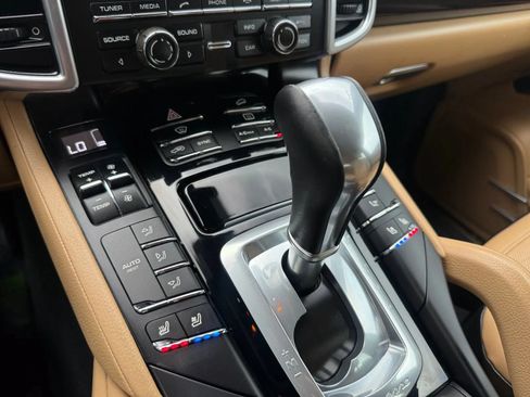 Used 2016 Porsche Cayenne AWD/4WD image 36