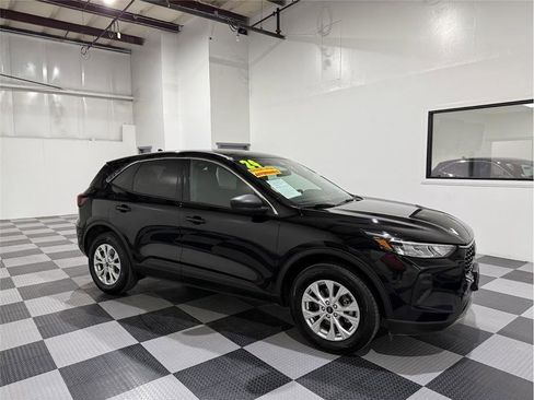 Used 2024 Ford Escape Active image 1