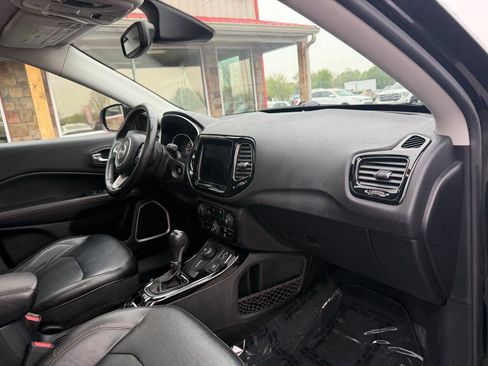 Used 2018 Jeep Compass Limited w/ Navigation Group image 21