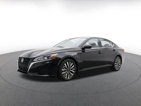 Used 2026 Nissan Altima 2.5 SV FWD image 3