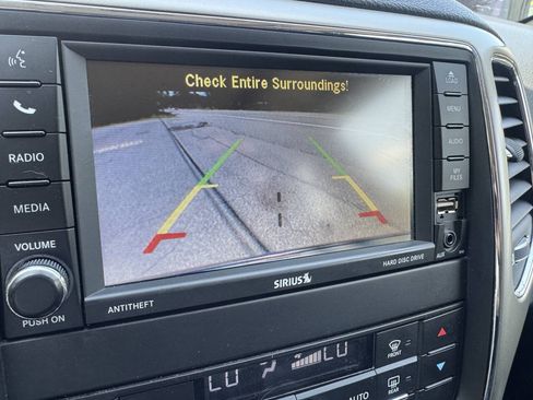 Used 2012 Jeep Grand Cherokee Laredo AWD/4WD image 24