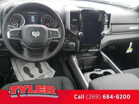 New 2026 RAM 1500 4x4 Crew Cab image 43