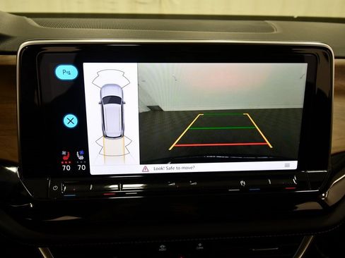 Used 2025 Volkswagen Atlas SE image 26