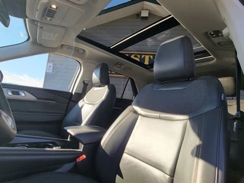 Used 2025 Ford Explorer Active w/ Active Comfort Package image 23
