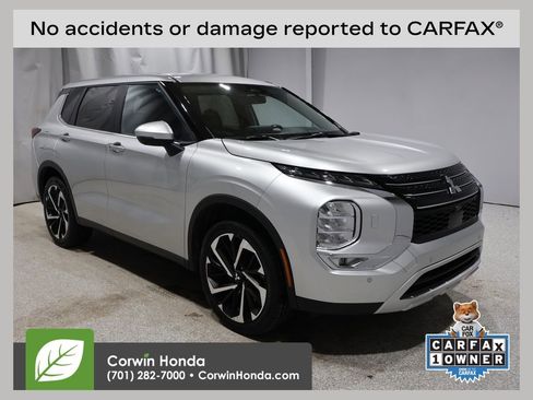 Used 2024 Mitsubishi Outlander SE image 1