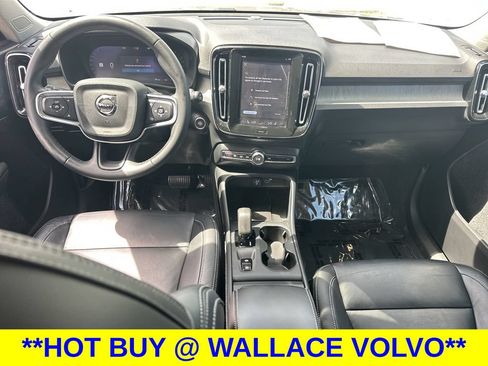 Used 2024 Volvo XC40 B5 Core AWD/4WD image 16