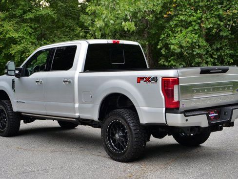 Used 2019 Ford F250 Platinum w/ Platinum Ultimate Package AWD/4WD image 8