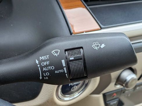 Used 2015 Lexus ES 300h image 24