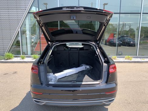 Used 2023 Audi Q8 Premium w/ Convenience Package AWD/4WD image 17