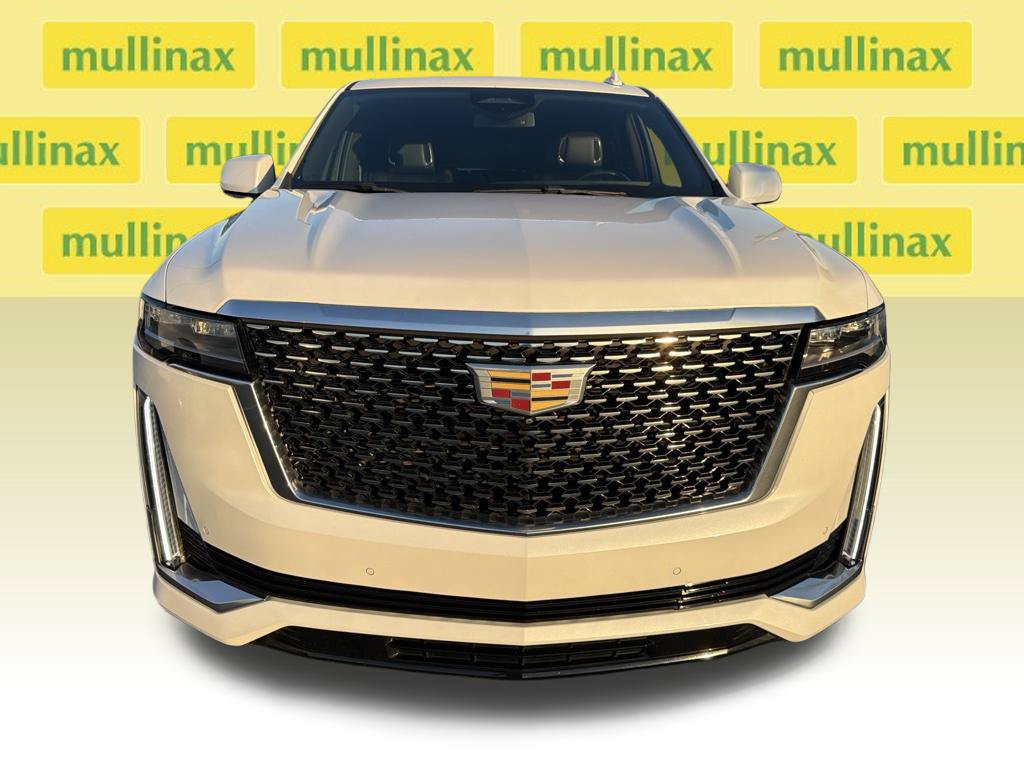 Used 2022 Cadillac Escalade Luxury AWD/4WD image 3