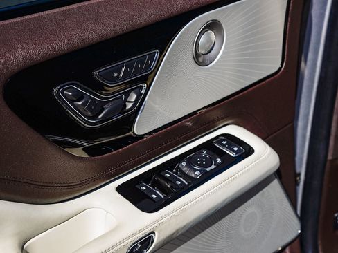 Used 2023 Lincoln Aviator Black Label w/ Jet Package image 22