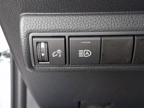 Used 2025 Toyota Corolla SE w/ Convenience Package image 25