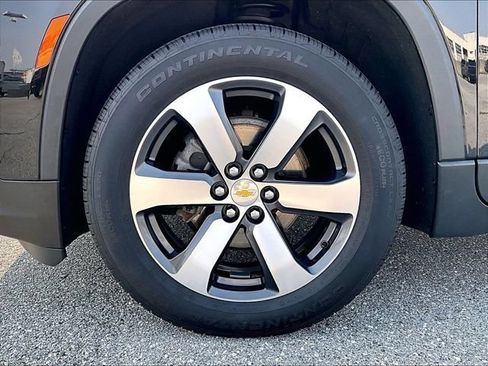 Used 2023 Chevrolet Traverse LT w/ LT Premium Package AWD/4WD image 7