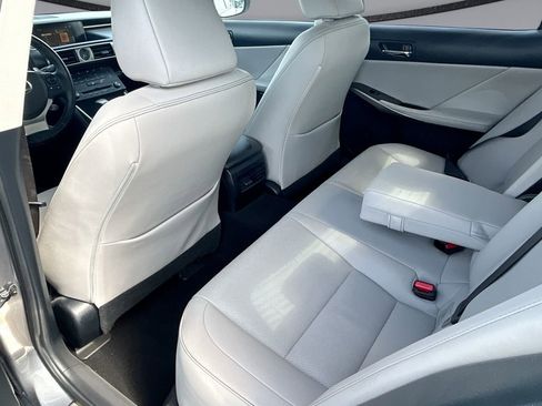 Used 2016 Lexus IS 200t RWD image 31