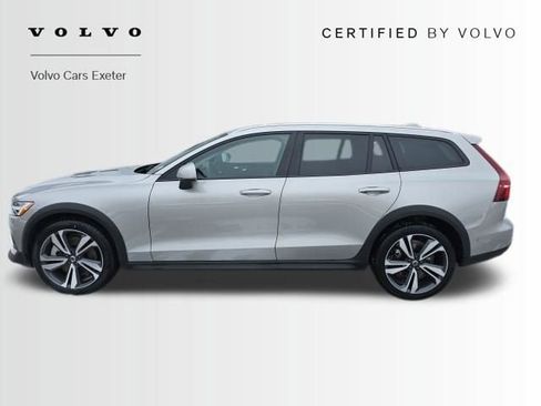 Certified 2025 Volvo V60 B5 Cross Country Plus image 4