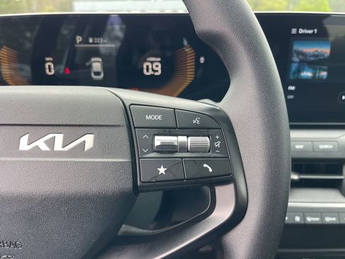 Used 2025 Kia K4 FWD image 17
