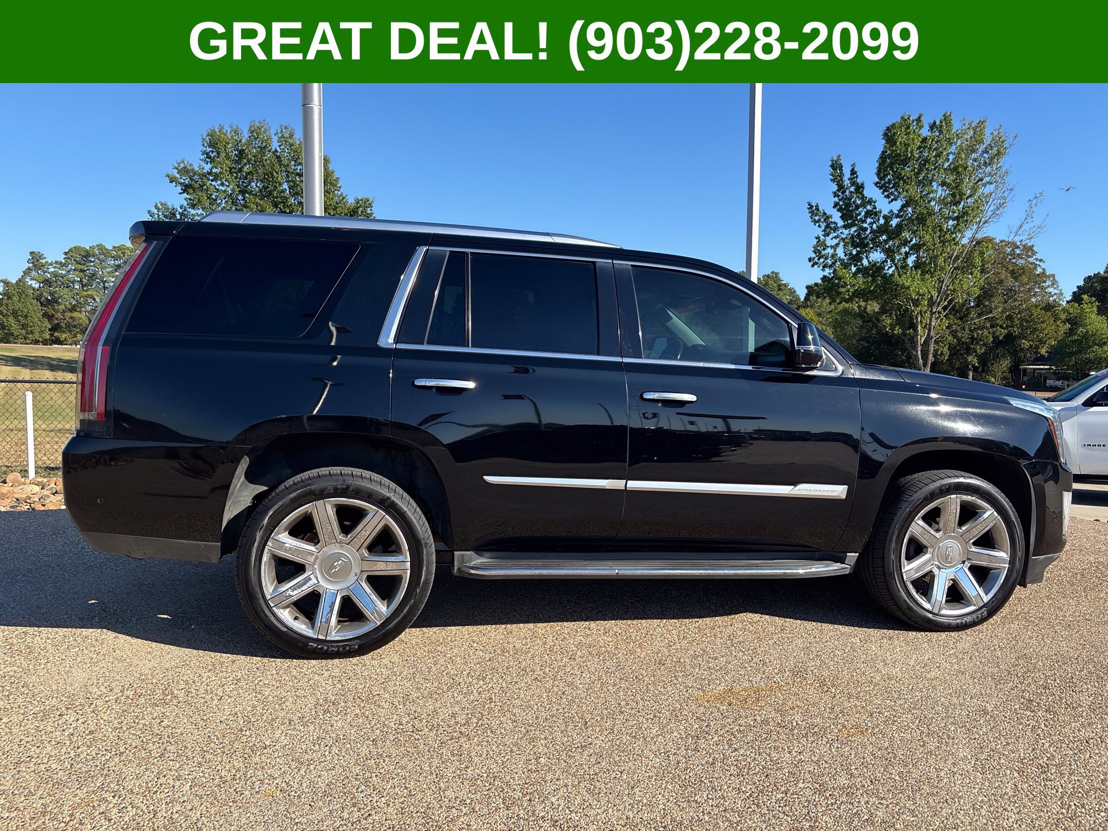 Used 2018 Cadillac Escalade Luxury AWD/4WD image 13