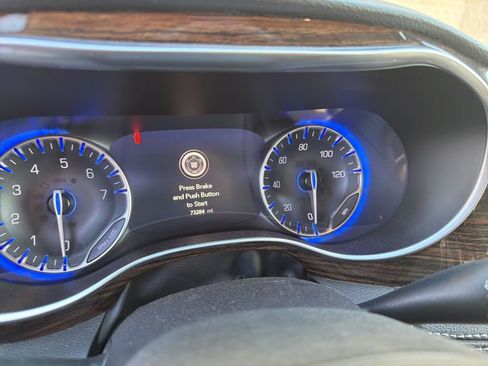 Used 2023 Chrysler Pacifica Limited image 8