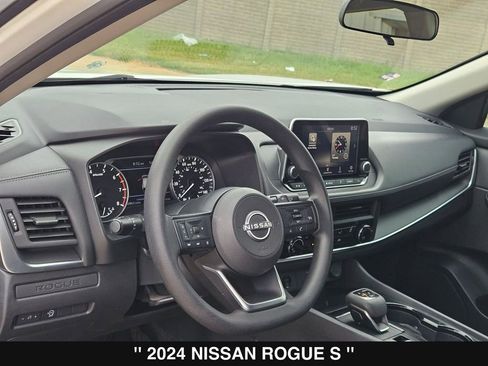 Used 2024 Nissan Rogue S FWD image 10