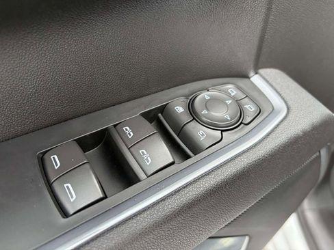 Used 2025 GMC Sierra 1500 SLT AWD/4WD image 17