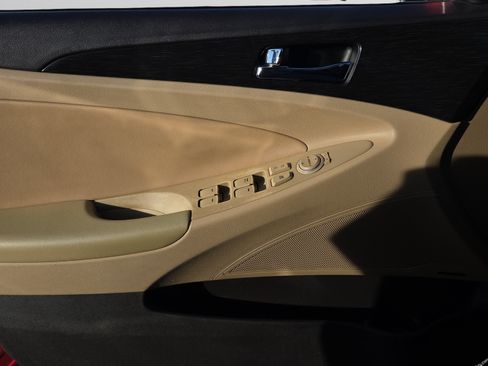 Used 2014 Hyundai Sonata Limited FWD image 34
