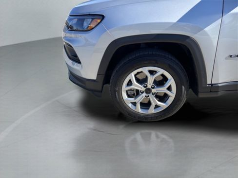 Used 2025 Jeep Compass Latitude image 26