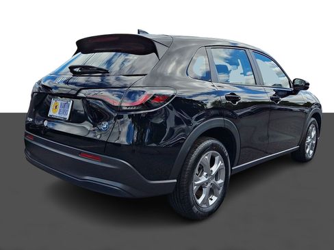 Certified 2023 Honda HR-V LX image 6