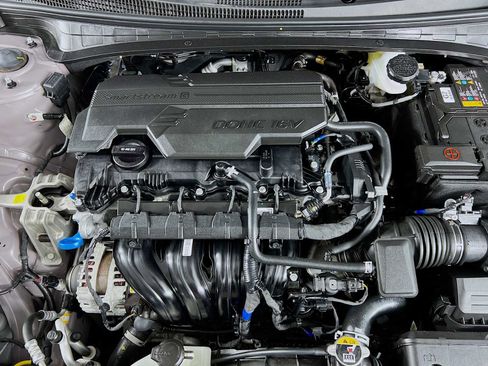 Certified 2025 Hyundai Elantra SE FWD image 28