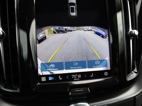 Used 2025 Volvo XC60 B5 Core image 24