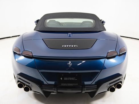 Certified 2025 Ferrari Roma Spider RWD image 39
