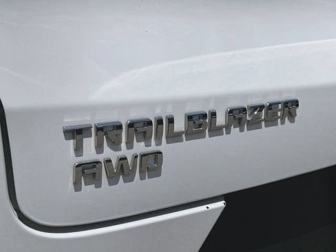 Used 2024 Chevrolet TrailBlazer LT w/ Driver Confidence Package AWD/4WD image 29