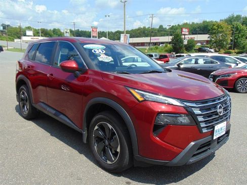 Used 2024 Nissan Rogue SV AWD/4WD image 3
