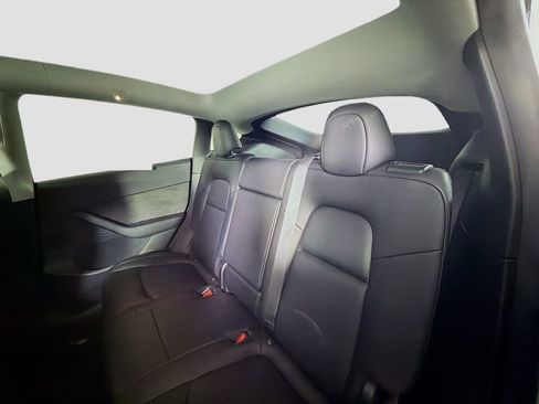 Used 2021 Tesla Model Y Long Range image 25
