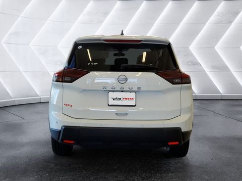 Used 2024 Nissan Rogue S FWD image 5