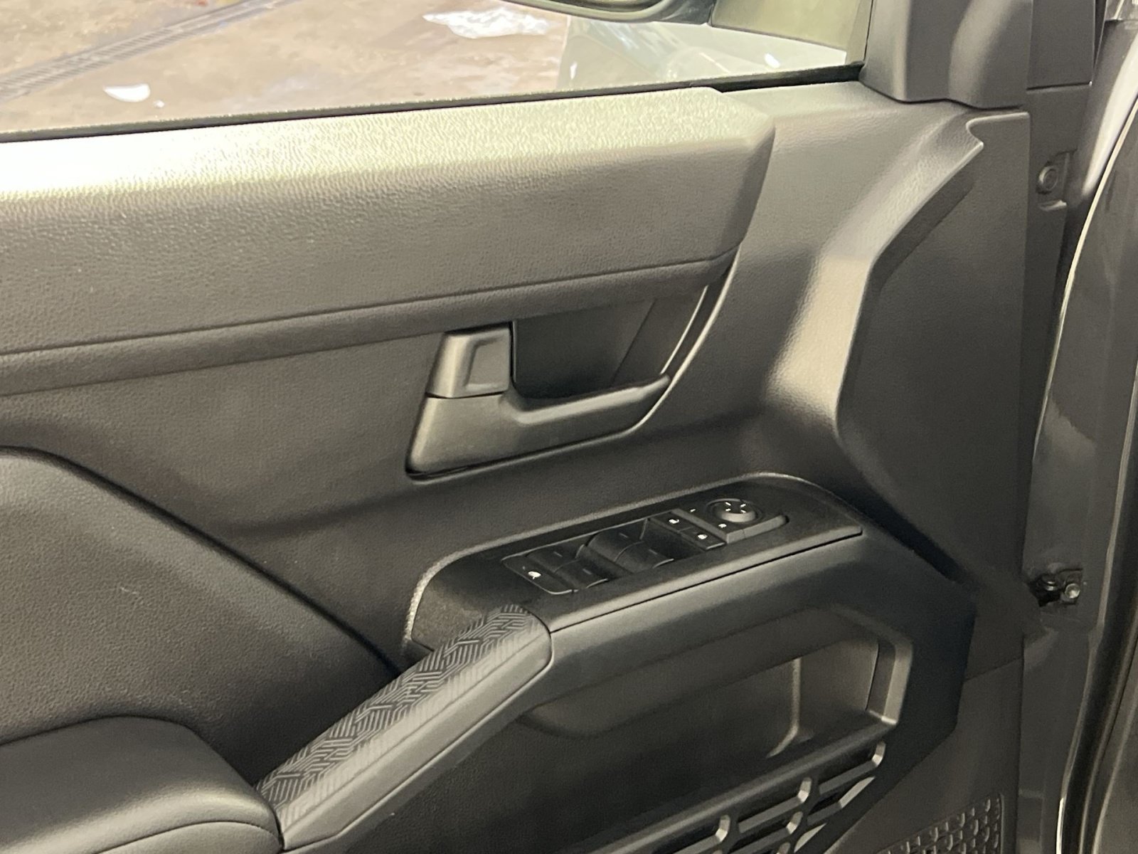 Used 2025 Toyota 4Runner SR5 AWD/4WD image 15