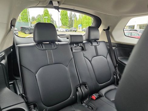 Used 2025 Honda Pilot EX-L image 12