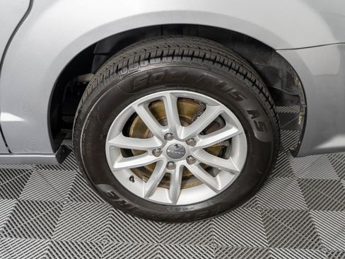 Used 2018 Dodge Grand Caravan SXT image 26