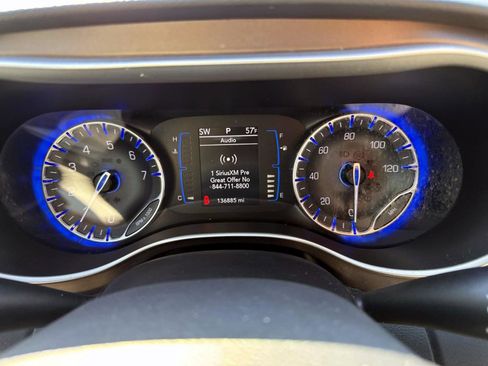 Used 2017 Chrysler Pacifica Touring-L image 25