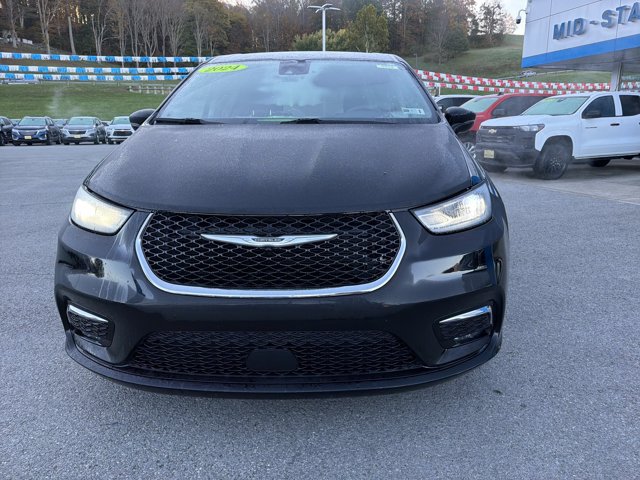 Used 2024 Chrysler Pacifica Touring-L FWD image 11
