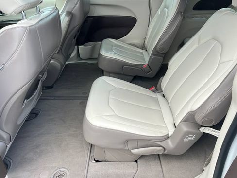 Used 2021 Chrysler Voyager Lxi w/ Cold Weather Group FWD image 27