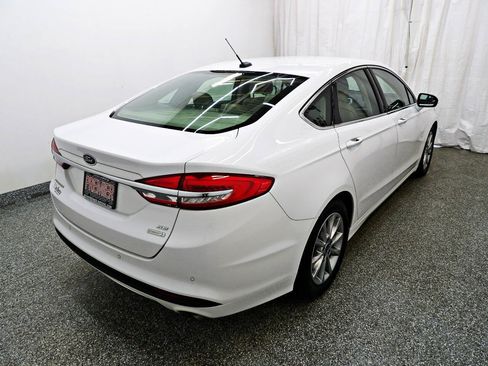 Used 2017 Ford Fusion SE w/ Fusion SE Technology Package FWD image 6