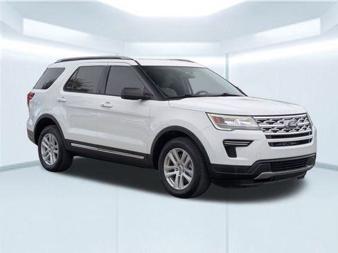 Used 2018 Ford Explorer XLT image 8