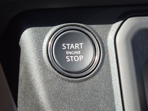 Used 2025 Land Rover Defender 110 X-Dynamic SE image 13