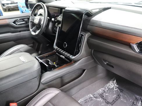 Used 2025 GMC Yukon Denali AWD/4WD image 27