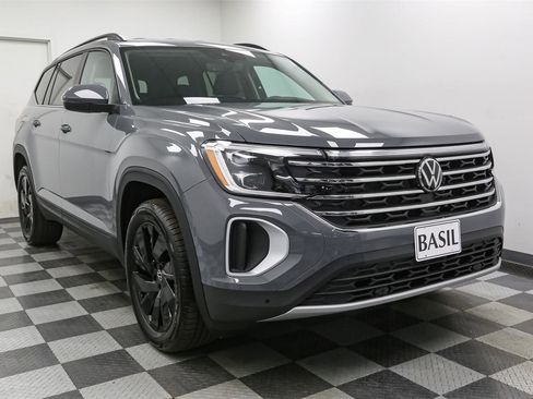 New 2026 Volkswagen Atlas SE image 2