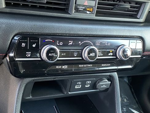 Used 2025 Honda Pilot Black Edition image 21